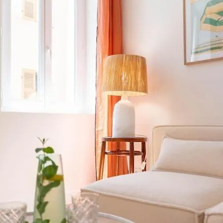T3 Sur Jolie Place, Parking Inclus, Clim Apartment La Ciotat
