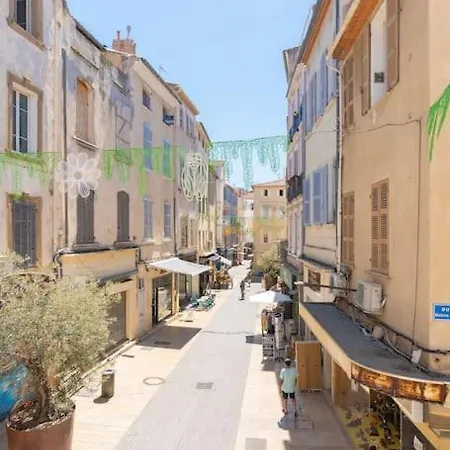 T3 Sur Jolie Place, Parking Inclus, Clim Apartment