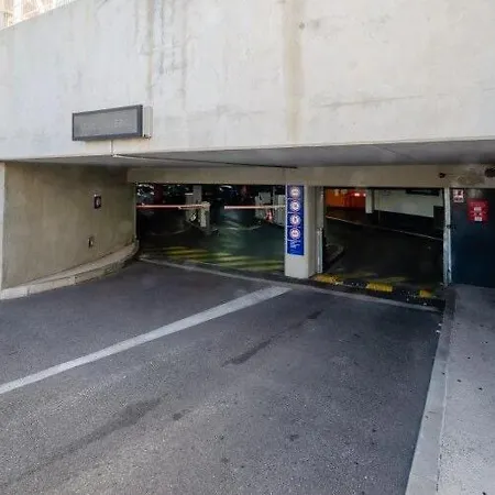 T3 Sur Jolie Place, Parking Inclus, Clim Apartment La Ciotat